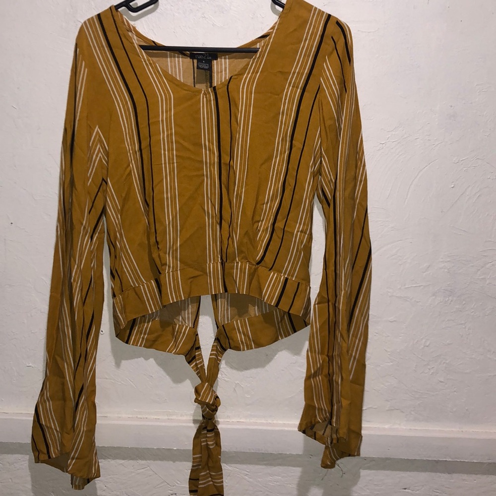 Rue 21 bell sleeved top